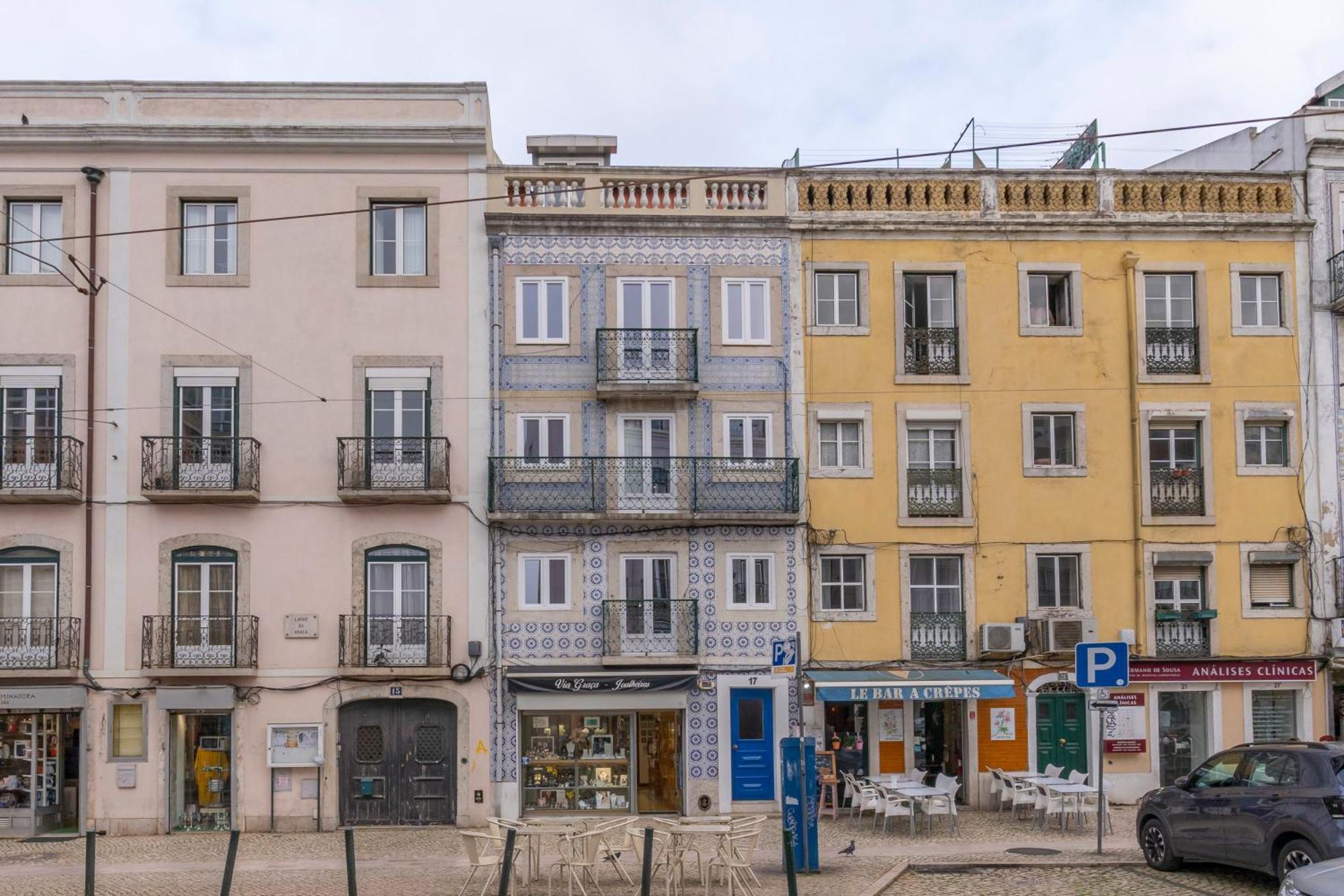 Superb Apartments Overlooking Graca In Lisbon Exterior photo