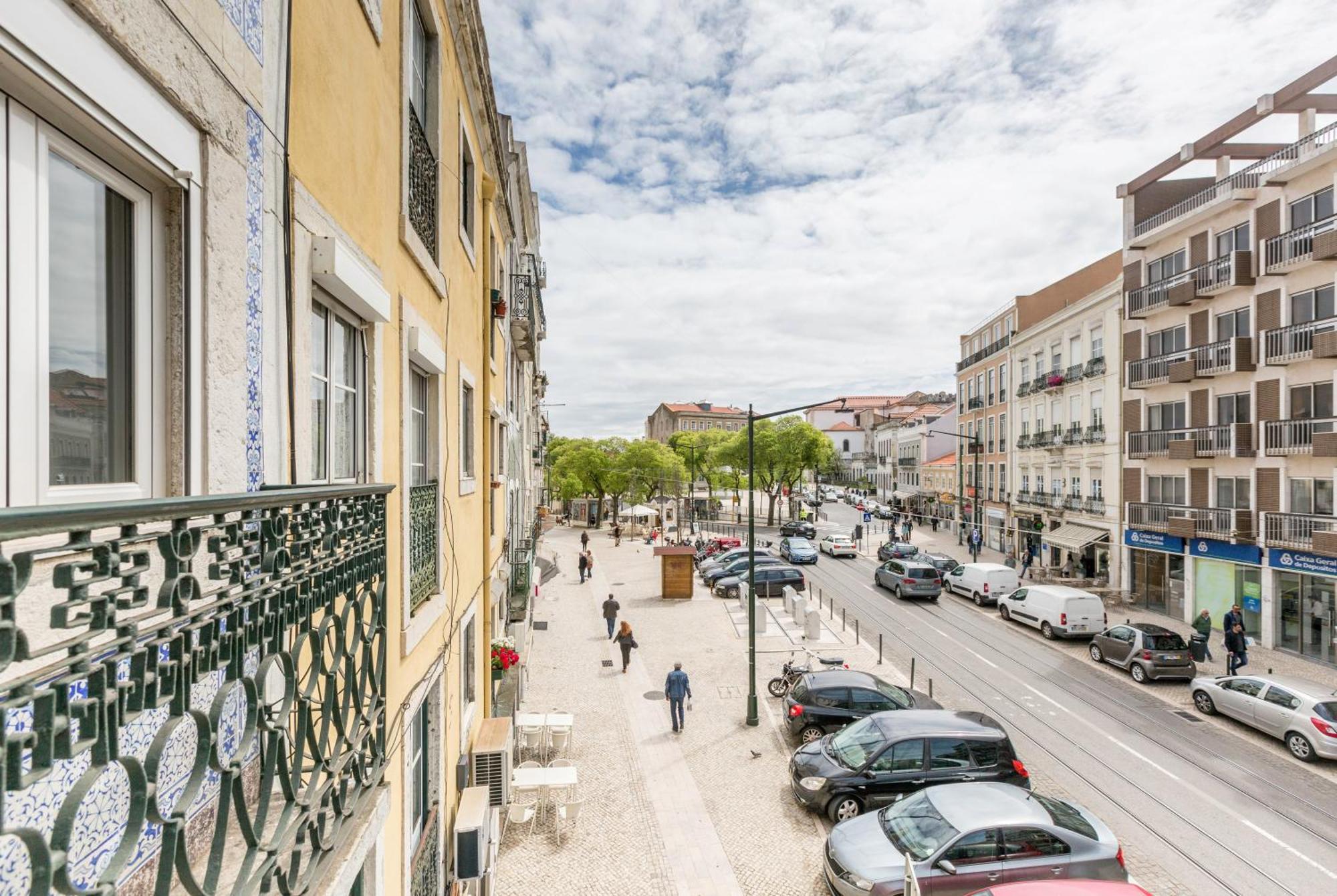 Superb Apartments Overlooking Graca In Lisbon Exterior photo