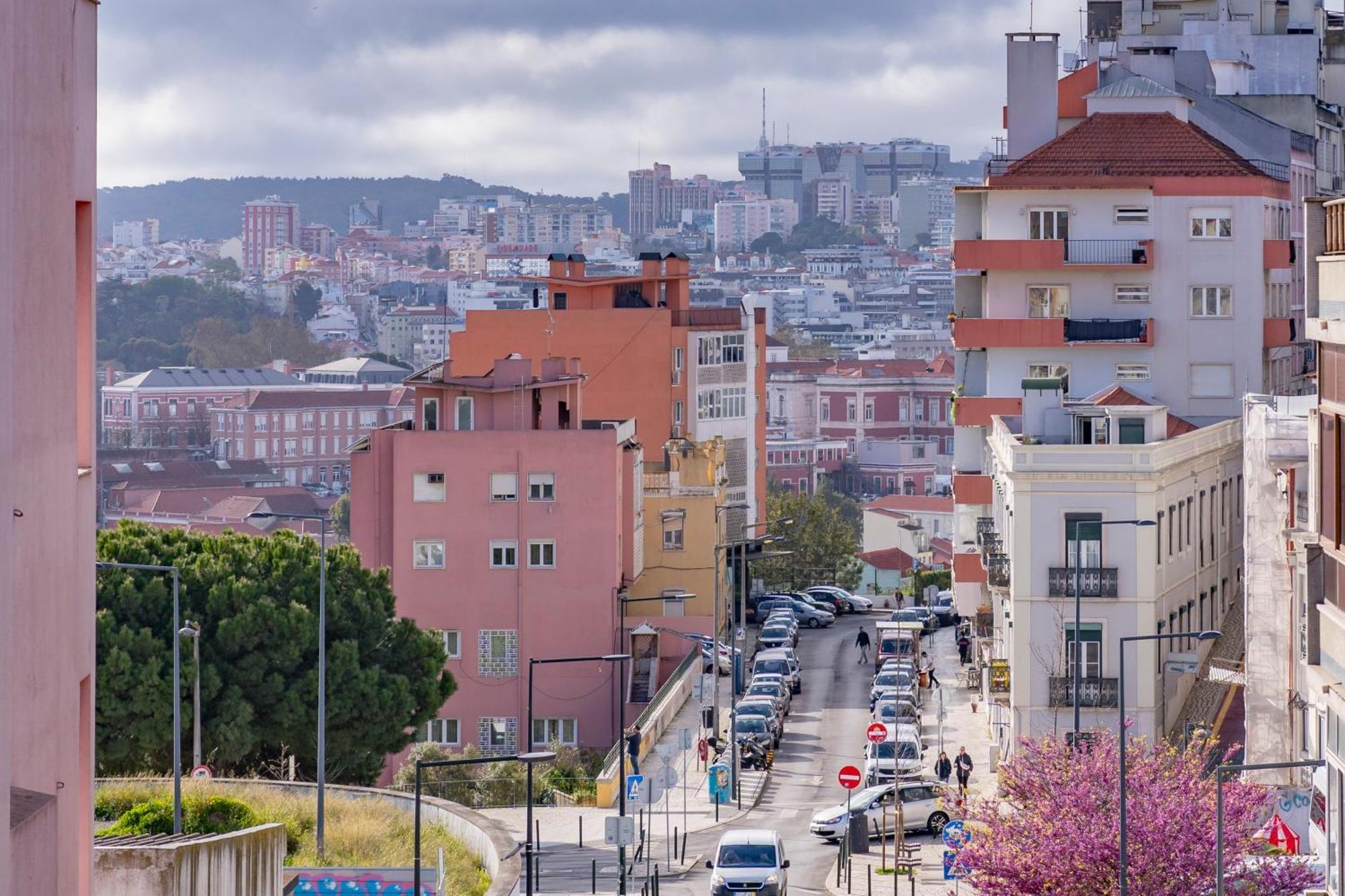 Superb Apartments Overlooking Graca In Lisbon Exterior photo